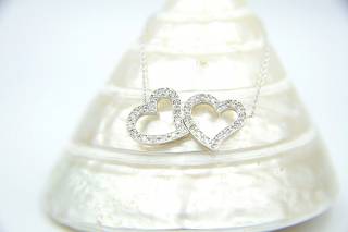 Necklace with heart design and diamonds