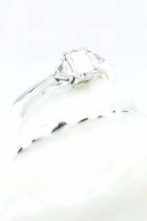 Ring with diamonds in geometrical composition