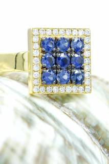 Ring with sapphires and diamonds in a square composition