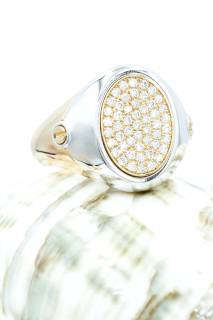 Ring with diamonds in an oval composition