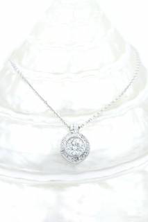 Pendant with diamonds in a circular composition