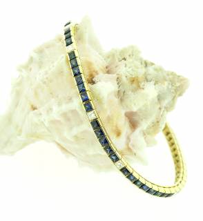 Bracelete with sapphires and diamonds around